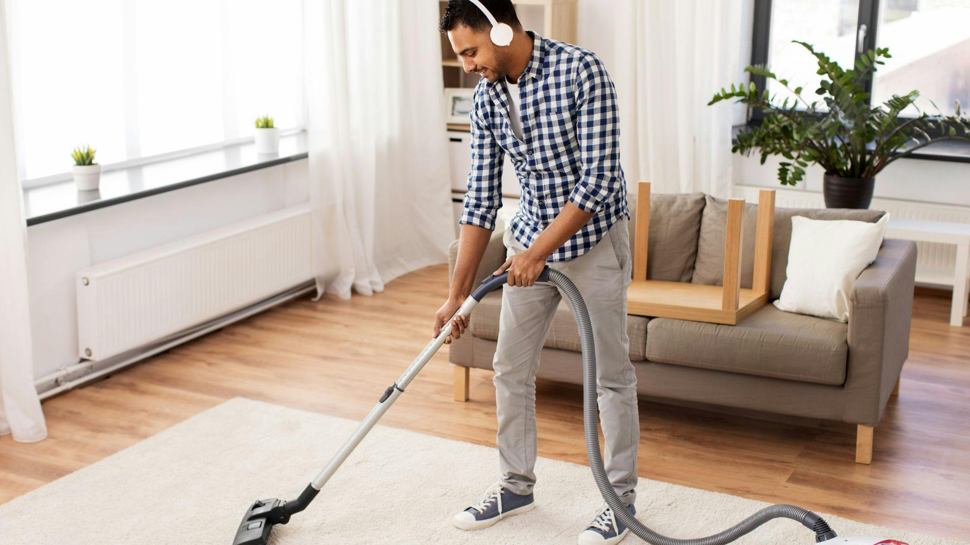 7 Benefits of Hiring Professionals to Clean Your Home